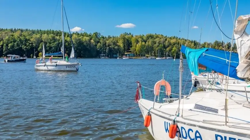 Ratownicy MOPR dbają o bezpieczeństwo wypoczywających m. in. nad Jeziorem Mikołajskim