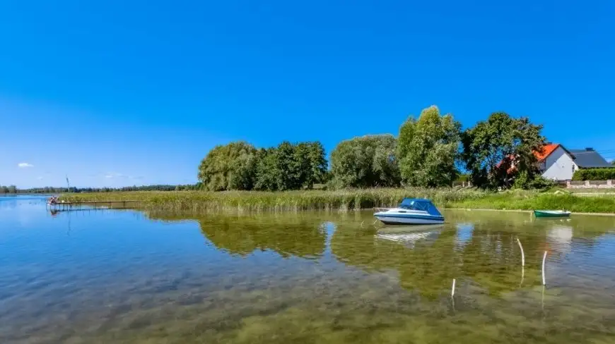 Mazury nie tylko dużymi jeziorami kuszą - poznaj jezioro Białoławki