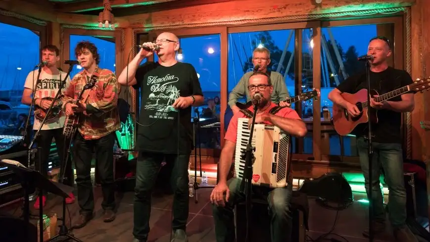 Port AZS-u oklaskiwał zespół Mechanicy Shanty