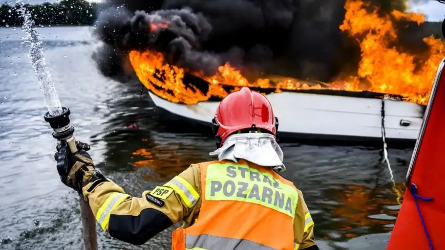 Pożar łodzi motorowej na jeziorze Mamry, 1 sierpnia 2019 r.