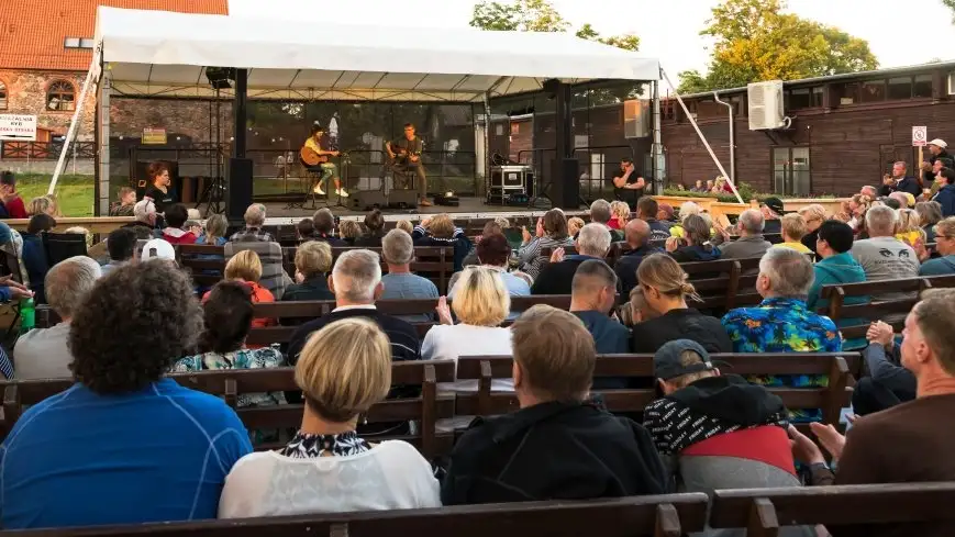 Koncerty w Sztynorcie cieszą się dużą popularnością. Na scenie Andrzej Korycki i Dominika Żukowska