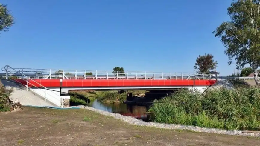 Most nad rzeką Orzyszą w miejscowości Mikosze (powiat piski)