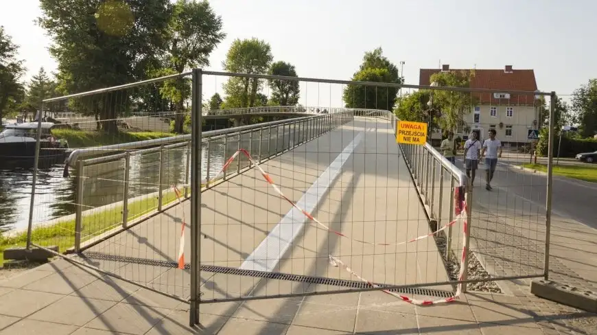 Nowa kładka nad Kanałem Łuczańskim jeszcze zamknięta