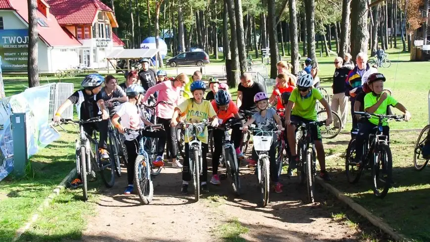 Cyklocross Jesienny MTB o Puchar Burmistrza Węgorzewa to wyścigi malowniczymi trasami wokół jeziora Święcajty 