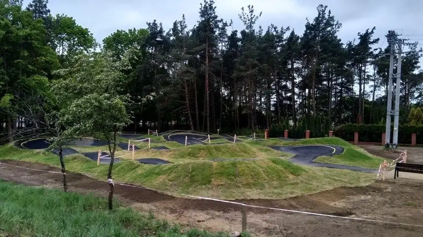 Mrągowo. Pokaz rowerowy na pumptracku