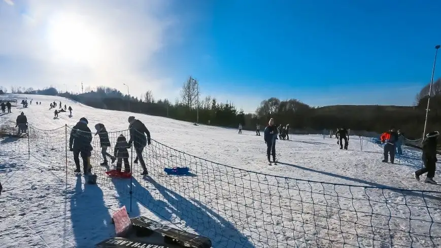 Troszkę zimy na Mazurach jednak jest - stoki narciarskie działają
