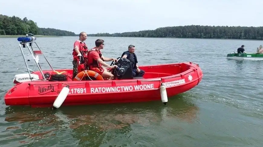Akcja ratowników na jeziorze Orzysz. Uratowali turystów z Warszawy