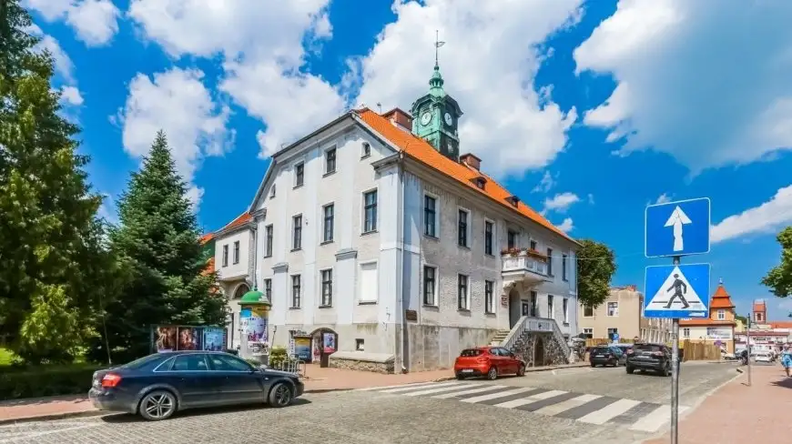 Kino samochodowe w Mrągowie. Zobaczymy spektakl Wojciecha Malajkata