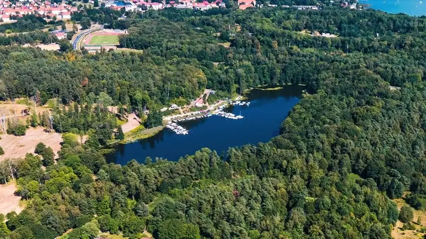 Dzierżawa terenu nad mazurskim jeziorem budzi kontrowersje