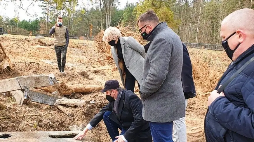 To jest skandal. Zniszczono dawny ewangelicki cmentarz na Mazurach