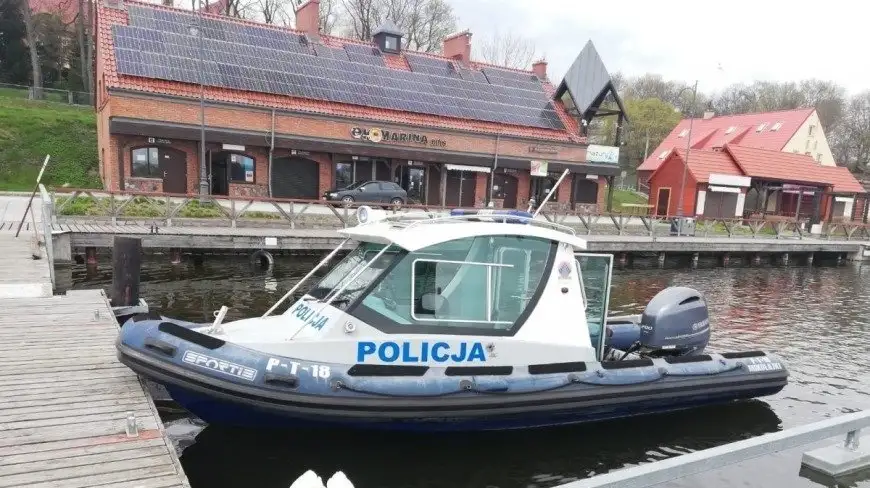 Bezpieczeństwo na Mazurach. Policjanci rozpoczynają patrole na jeziorach