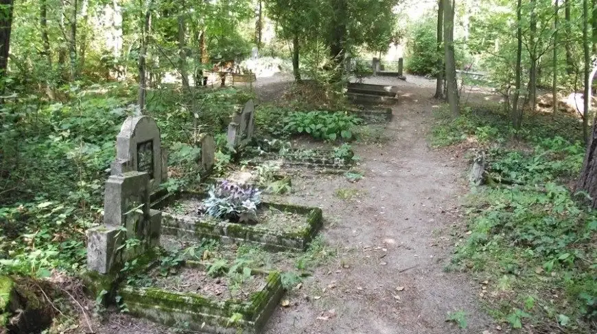 Mieszkańcy odnowili dawny mazurski cmentarz we wsi Krutyń