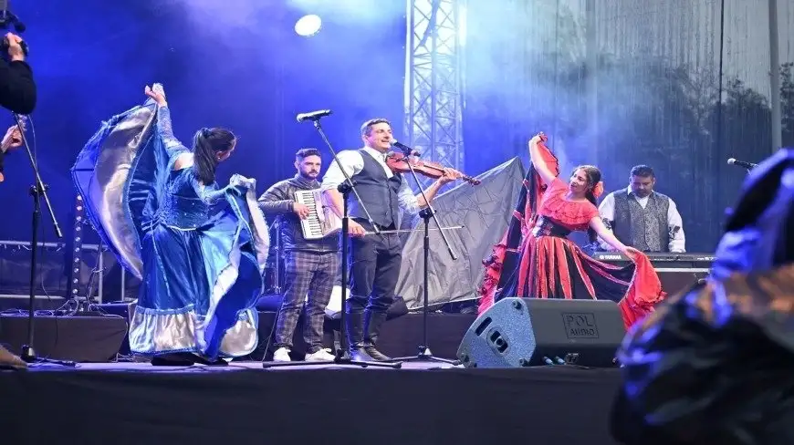 Cygański tabor na Mazurach. Koncert zespołu Romanca