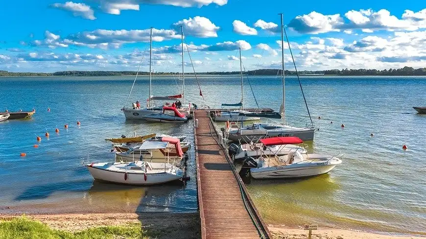 Port Piękny Brzeg nad jeziorem Swięcajty