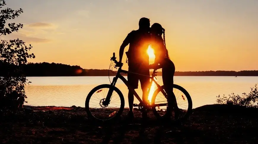 Na wyprawie rowerowej na Mazurach bywa również romantycznie