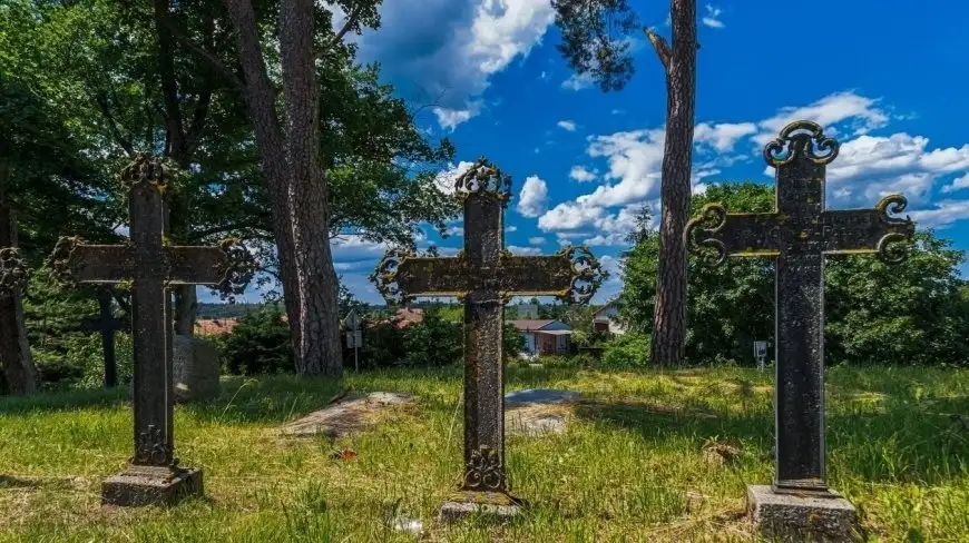 Cmentarz na Mazurach - zdjęci poglądowe.