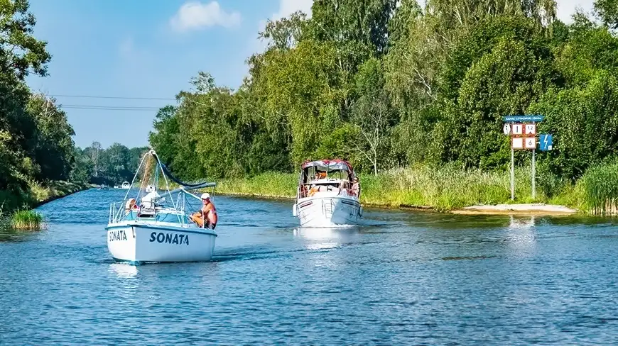 Linie energetyczne nad kanałem Szymoneckim