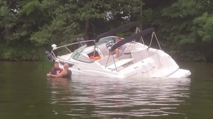 Zderzenie dwóch łodzi na jeziorze Bełdany. Dwie osoby poszkodowane