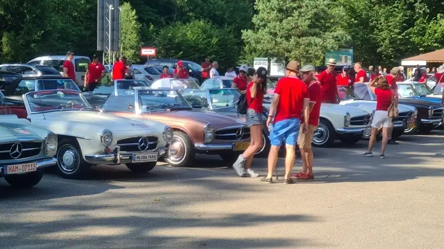 Niezwykłe modele Mercedesa pojawiły się na Mazurach