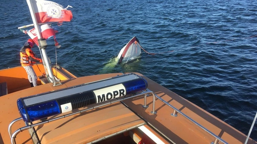 Na jeziorze Mamry zatonęła motorówka. Członkowie załogi…nie umieli pływać