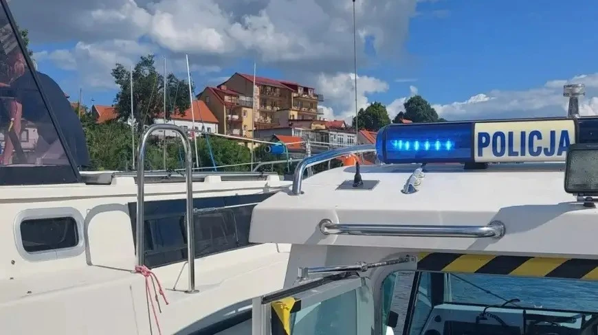 Szlak wodny to też droga. Jakie mandaty i za co można dostać podczas rejsu po mazurskich jeziorach?