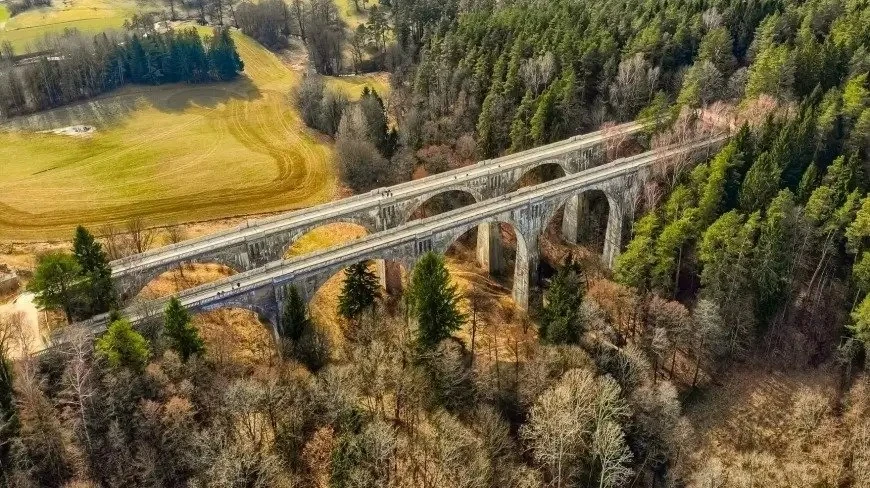 Mosty w Stańczykach na Mazurach przyciągają turystów z całej Europy