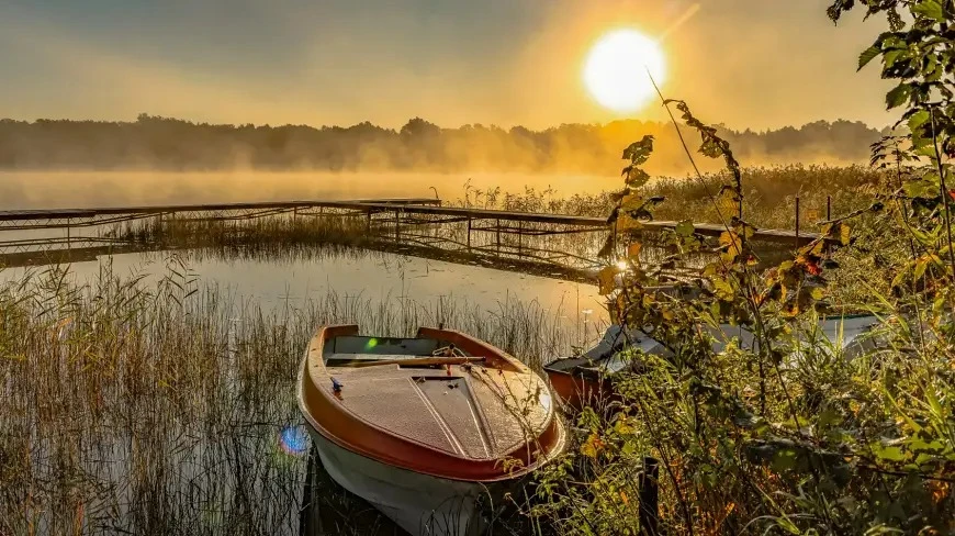 Światowy Dzień Turystyki. Dlaczego warto zwiedzać Mazury jesienią?