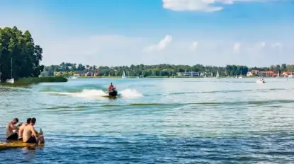 Pijani sternicy skuterów zatrzymani na mazurskich jeziorach