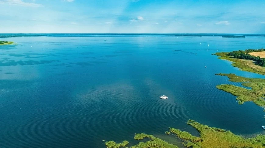 Gdzie znajdują się tonie rybackie na jeziorze Śniardwy?