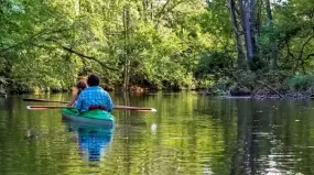 Kajakiem po mazurskich akwenach. Jak i gdzie bezpiecznie pływać
