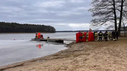 Tragiczny finał spaceru w Karwicy. Lód załamał się pod mężczyzną