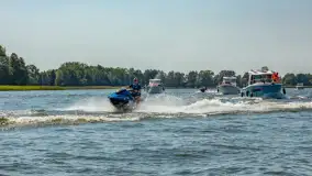 Przed sezonem na Mazurach. Gdzie i jak legalnie pływać skuterem wodnym?