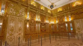 Bursztynowa Komnata na Mazurach. Replika zabytku jest już kompletna