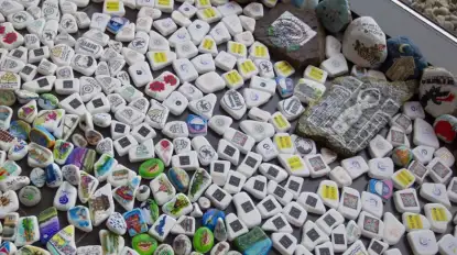 Śladami ukrytych skarbów. Akcja „Kamienie Warmińsko-Mazurskie” zbliża się do wielkiego finału 