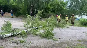 Ponad 300 interwencji strażaków, ewakuacja obozów harcerskich i tysiące mieszkańców bez prądu w regionie