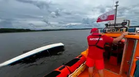 Na jeziorze Stręgiel wywróciła się łódź z pięcioma osobami