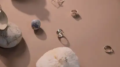 Biżuteria z krzyżykiem – symbolika i stylizacje