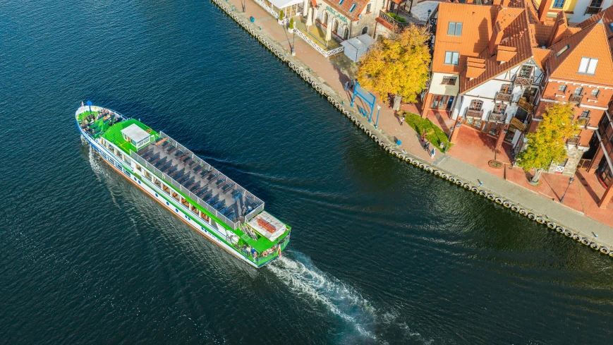 Statek Gałczyński, należący do floty Hotelu Robert's Port, to jedna z najbardziej reprezentacyjnych jednostek w całym regionie.