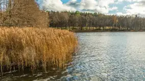 Mazury zapraszają jesienią. Regionalny bon turystyczny wesprze urlopowiczów i lokalną branżę
