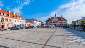 Centrum tego mazurskiego miasta nie zmieniło się od wieków. Tu poczujesz dawne czasy