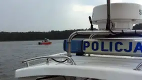 Nietypowy finał akcji poszukiwawczej na Mazurach. Przepłynął jezioro i trafił do aresztu