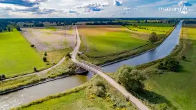 50 km kanałów na Mazurach. Legenda o U-Bootach, woda płynąca w dwie strony i statki na szynach