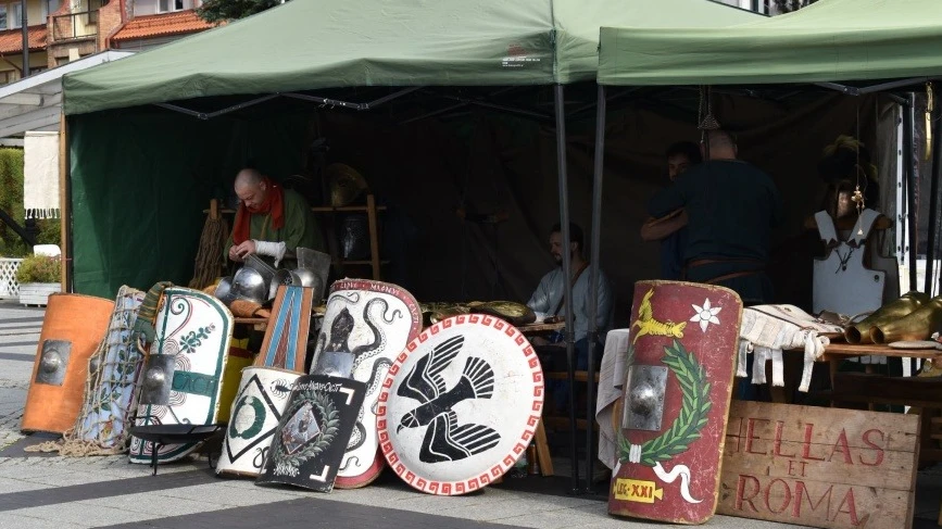 Nauka, historia i gladiatorzy na Placu Wolności. Tak wyglądał Festiwal Pasji do Nauki „Reakcja” w Olecku