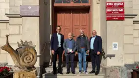 Żywa historia na mazurskim szlaku. Prof. Janusz Małłek i Marek Leyk odwiedzili Pasym