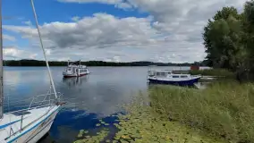 Widzisz zaśmiecony brzeg mazurskiego jeziora? Zgłoś go w akcji „Mazury Sprzątam, bo Kocham”!