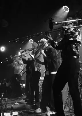 Poczuj energię Nowego Orleanu na Mazurach. Wyjątkowy koncert Brass Federacji