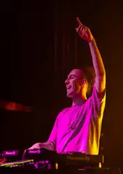 Muzyczne pożegnanie lata w Mrągowie. Deep Eye Festival zaprasza do amfiteatru nad jeziorem Czos