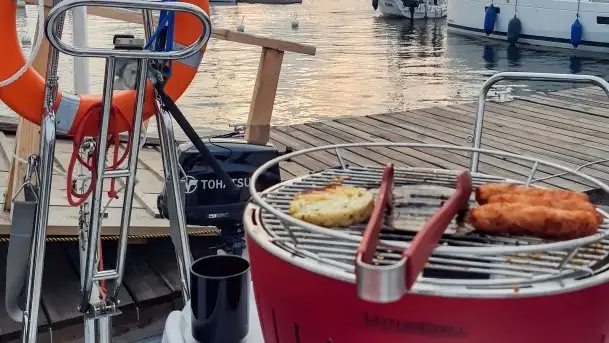 Zdjęcia: Grillowanie bez dymu? Możesz zrobić pyszne jedzenie nawet na pomoście - zdjęcie 1