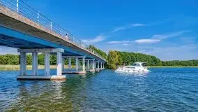 Wąskie żeglarskie gardło na Mazurach, jezioro Kirsajty - zdjęcie 1