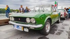 Zlot zabytkowych aut przy restauracji Nóż w wodzie w Mikołajkach - zdjęcie 3